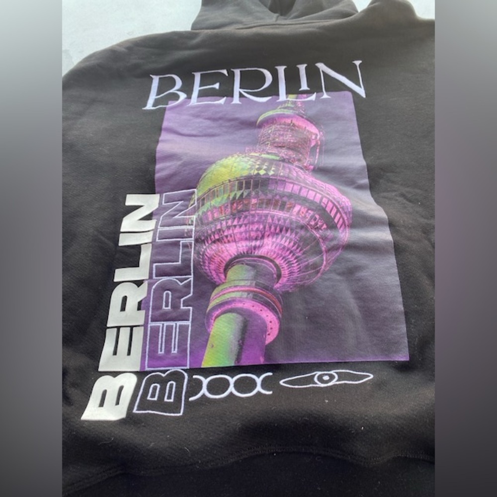 Bundle 5 for esu2024 - Berlin TV Tower Graphic Hoodie - Picture 5 of 5